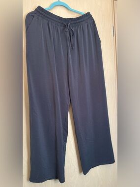 tea n rose Charcoal Grey Silky Textured Trousers NWT!